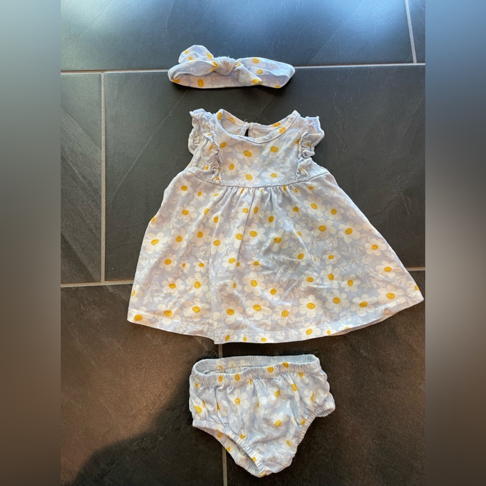 Worn once!! Sterling Baby Infant Girl Matching Set with Bow